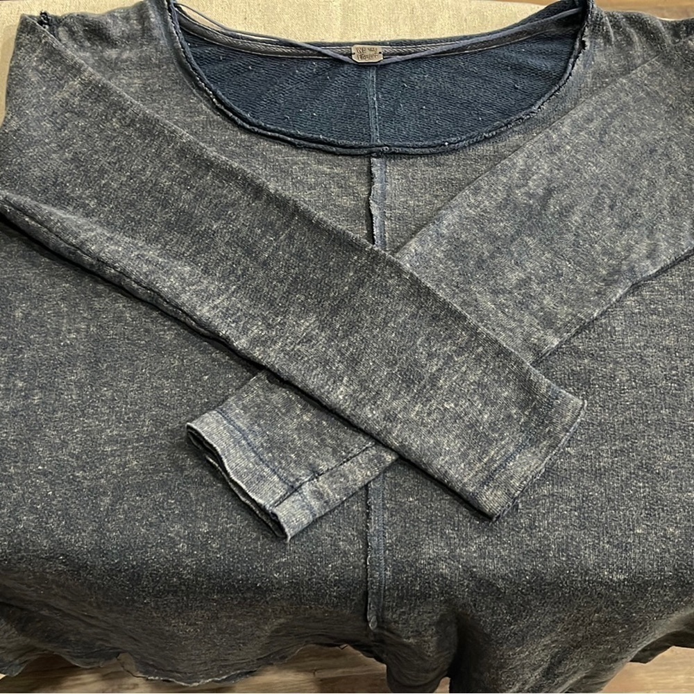 We The Free-Free People Top - Oversized M top. EUC. Side slits up to armpits